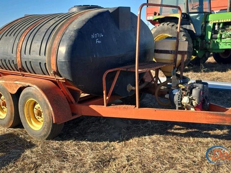 1000-gallon-nurse-tank-on-trailer-w/-briggs-&-stratton-motor-image-4