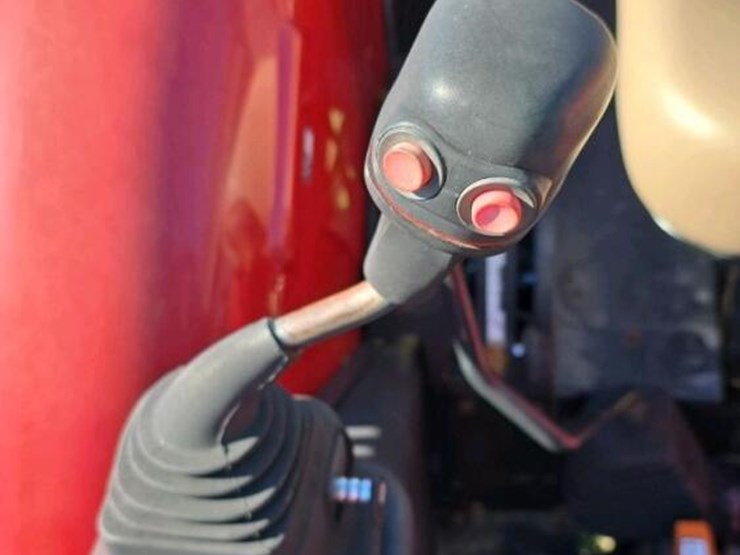 case-ih-farmall-70a-image-15