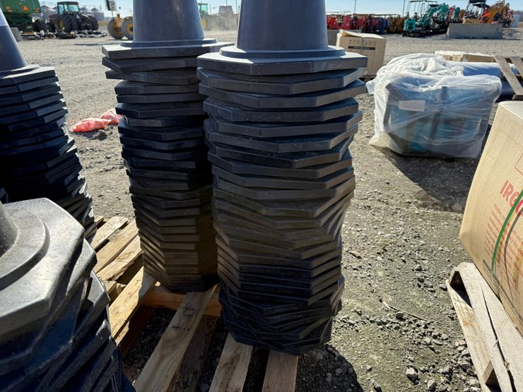 #33678-•-unused-lot-of-traffic-cones-image-7