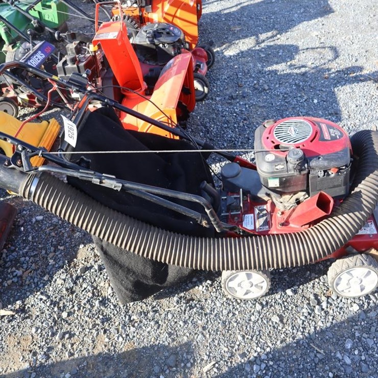 Craftsman 4-in-1 Self Propelled Yard Vacuum 6.75HP, w/ Hose