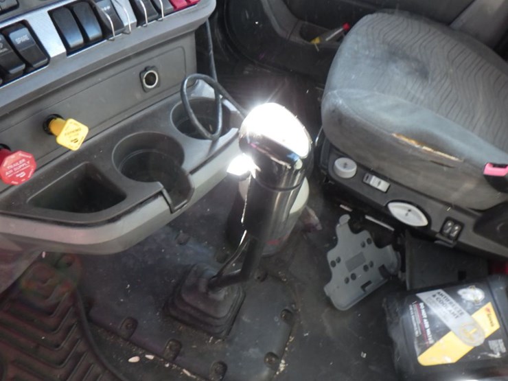 2016-kenworth-t680-image-15