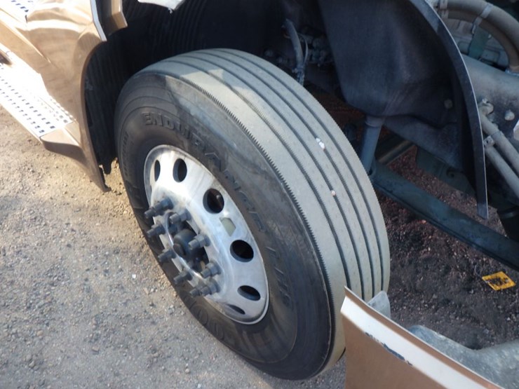 2022-volvo-vnl-760-image-25