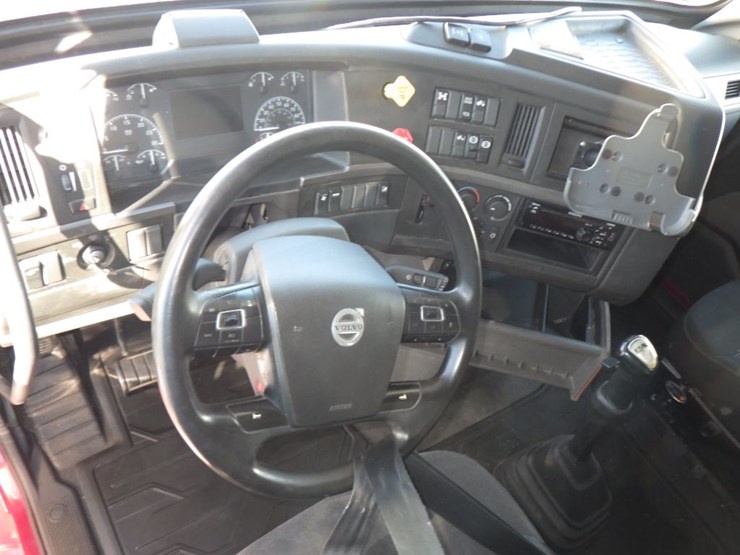 2020-volvo-vnl-760-image-19