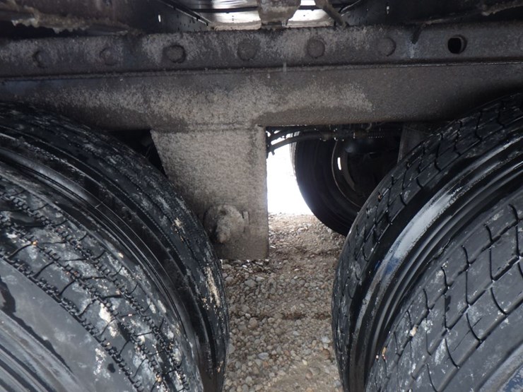 2011-utility-3000r-image-8