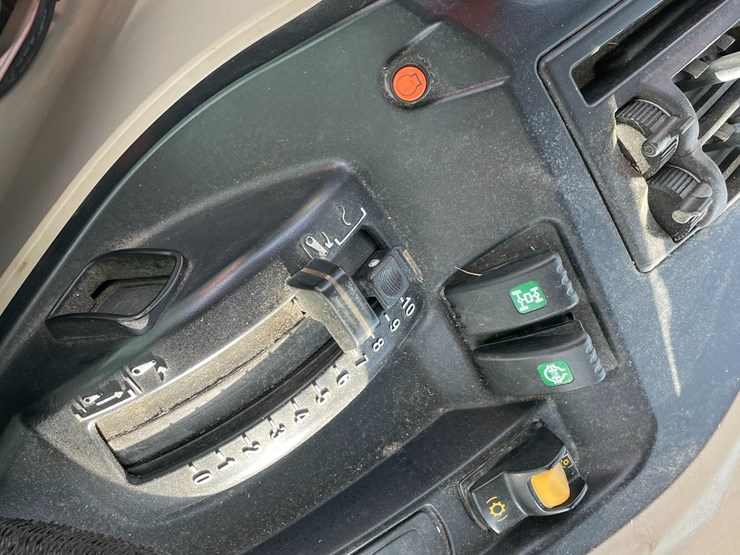 2018-massey-ferguson-4710-image-32