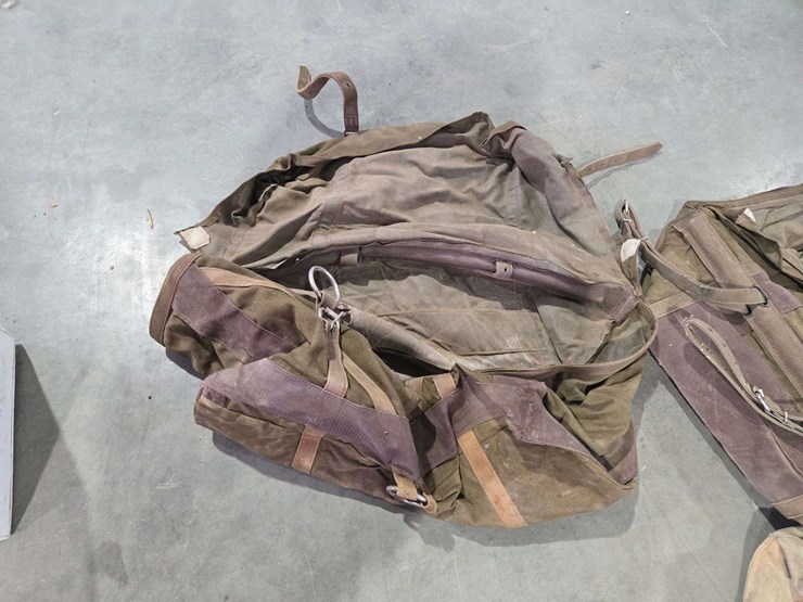 (2)-boxes-of-hay-sacks-with-leads-and-rope-image-7