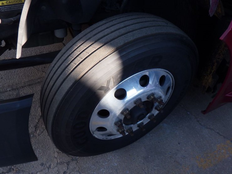 2021-volvo-vnl-300-image-17