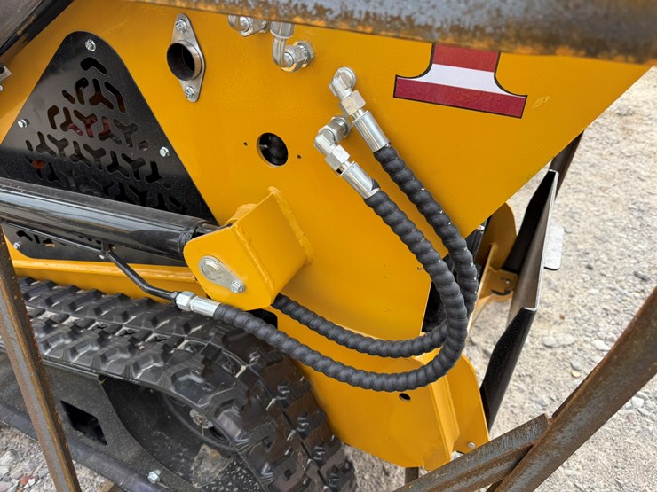 #83-•-unused-agt-mx-crt23-stand-on-tracked-loader-mxcrt232025j00636-inv#-35701-image-9