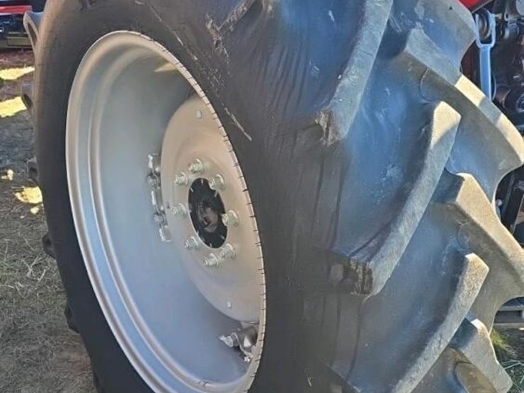 case-ih-farmall-70a-image-10