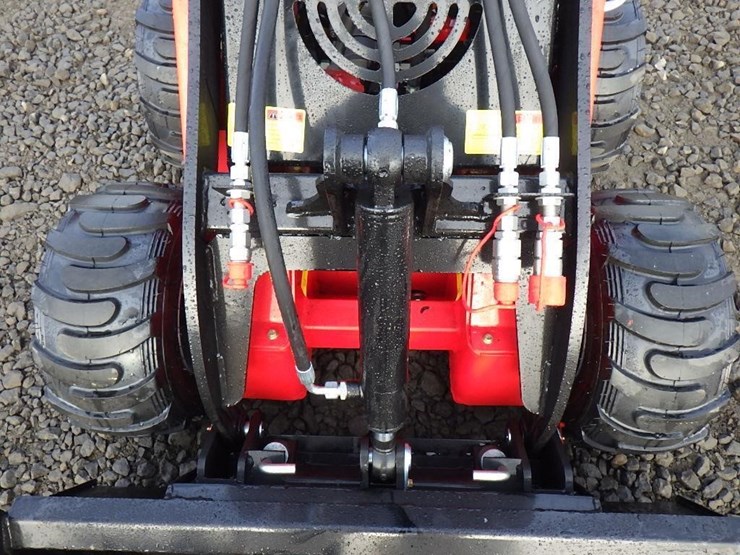 2025-sdlool-323w-skid-steer-loader-image-6