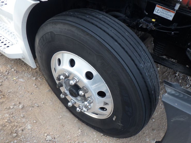 2022-freightliner-cascadia-126-image-28