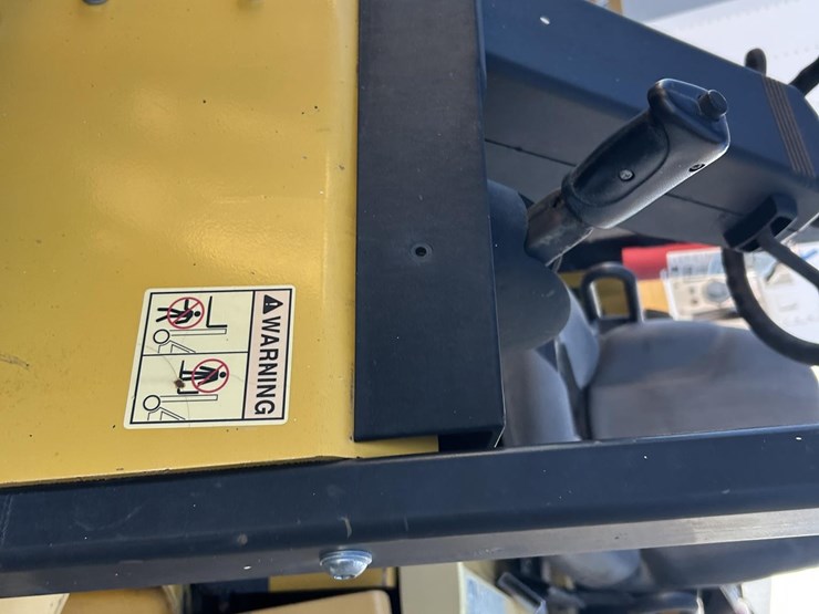 2002-yale-gc100mjn-image-28