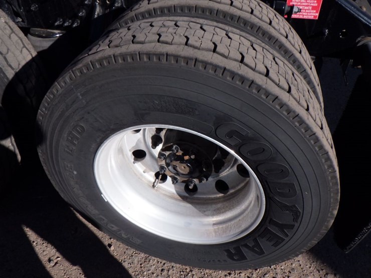 2022-volvo-vnl-760-image-14