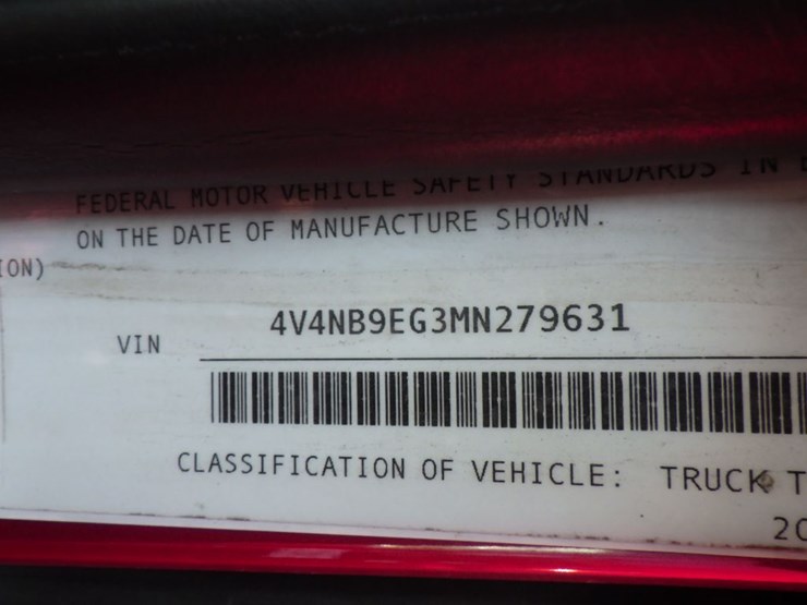 2021-volvo-vnl-300-image-20