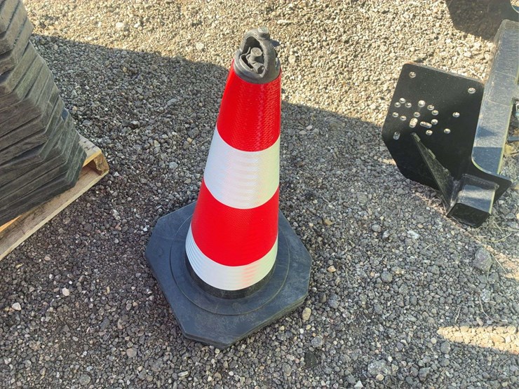 (21)-safety-cones-image-3
