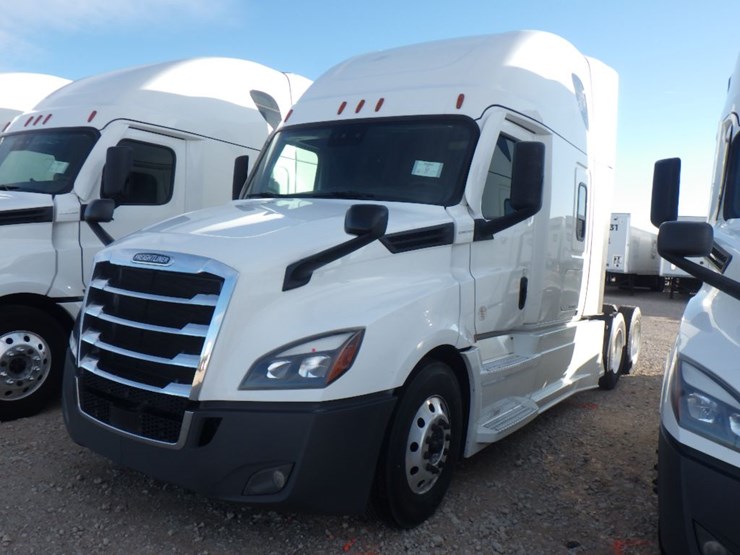 2022-freightliner-cascadia-126-image-1