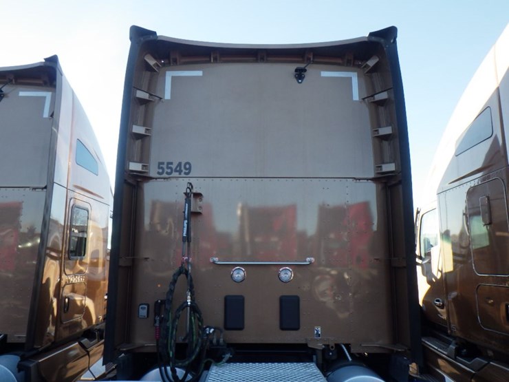 2024-kenworth-t680-image-11