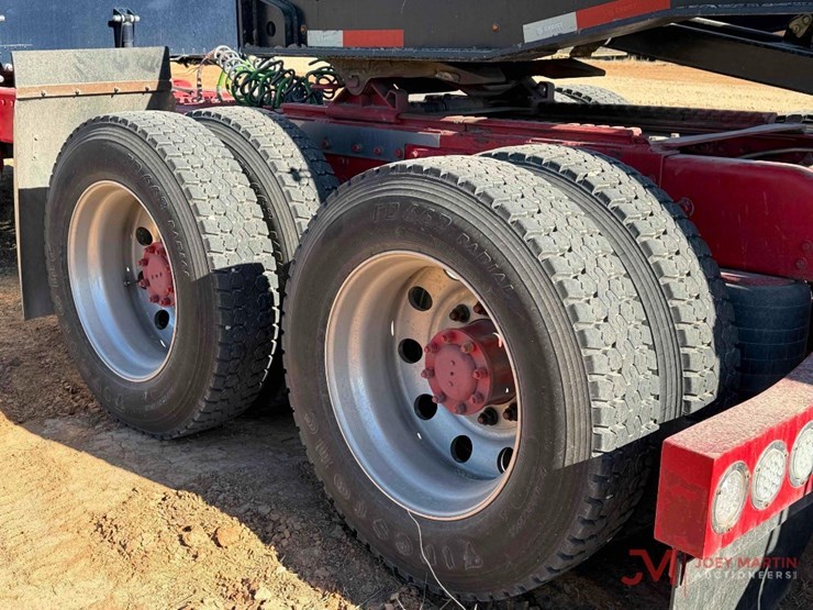 2021-peterbilt-389-image-40