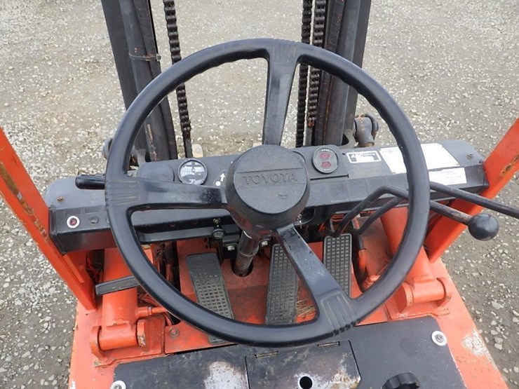 toyota-62-4fgc25-forklift-image-15