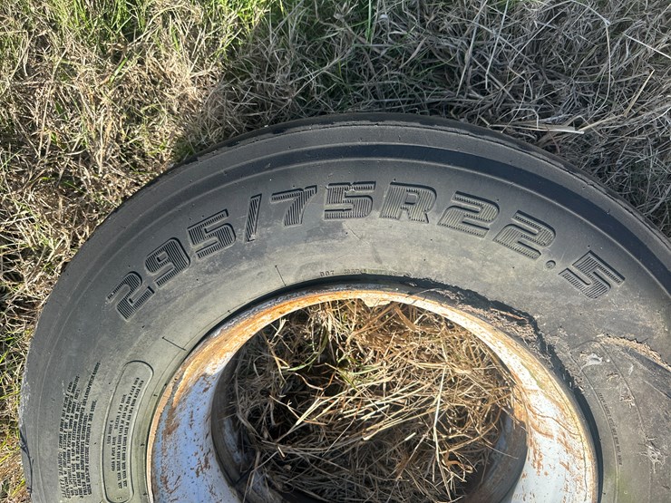 #36278-•-lot-of-(2)-295/75r22.5-tires-&-rims-image-6