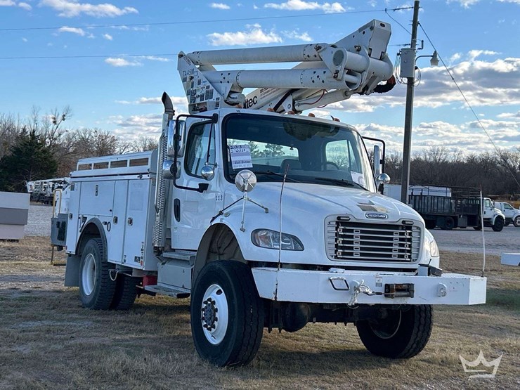 2013-freightliner-m2-106-altec-ta45m-44ft.-insulated-bucket-truck-image-4