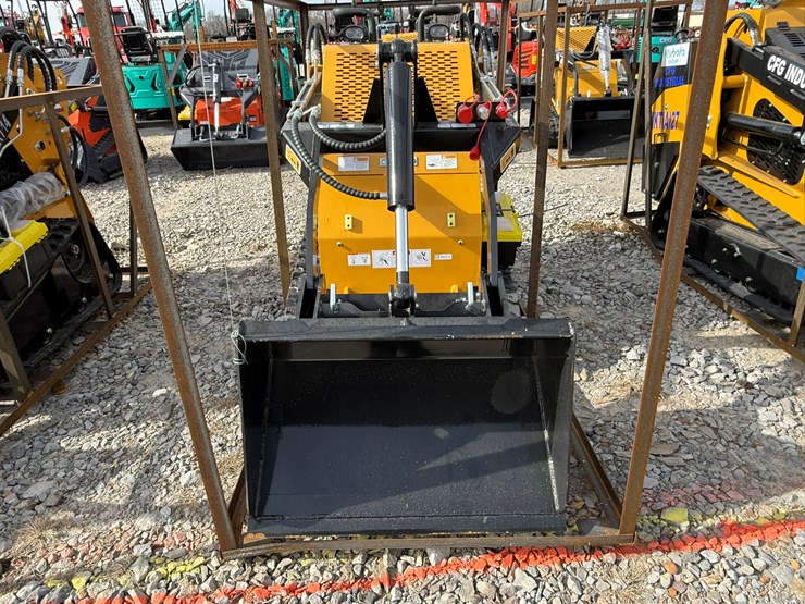 #82-•-unused-agt-mx-crt23-stand-on-tracked-loader-mxcrt232025j00637-inv#-35702-image-14