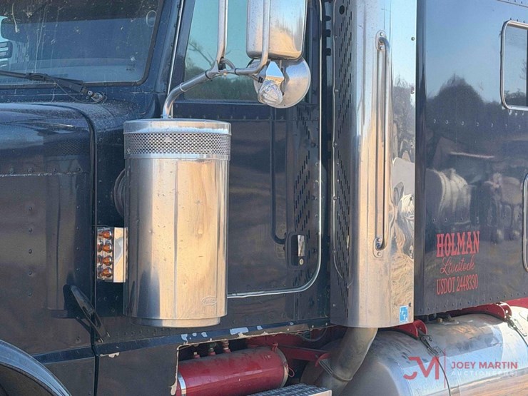 2021-peterbilt-389-image-11