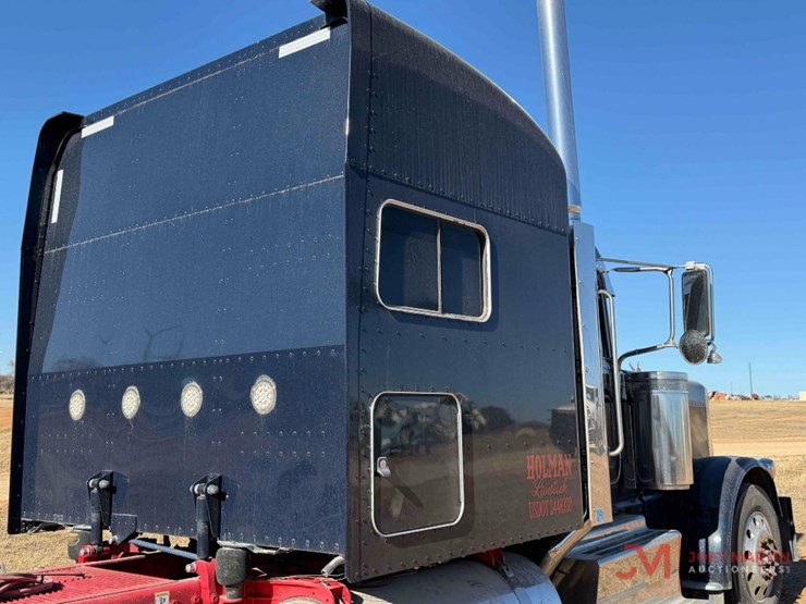 2021-peterbilt-389-image-30