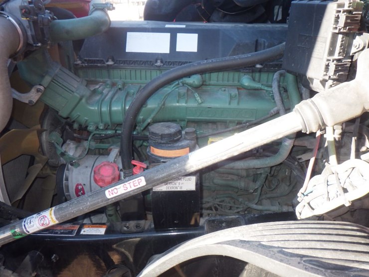 2020-volvo-vnl-760-image-21