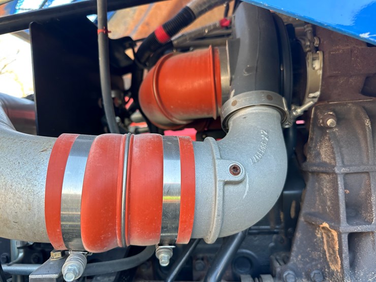 2014-new-holland-t8.330-image-56