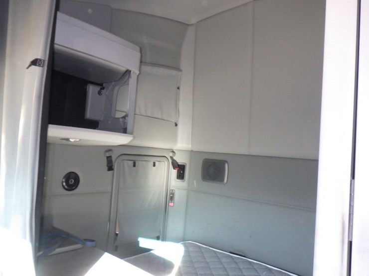 2022-kenworth-t680-image-21