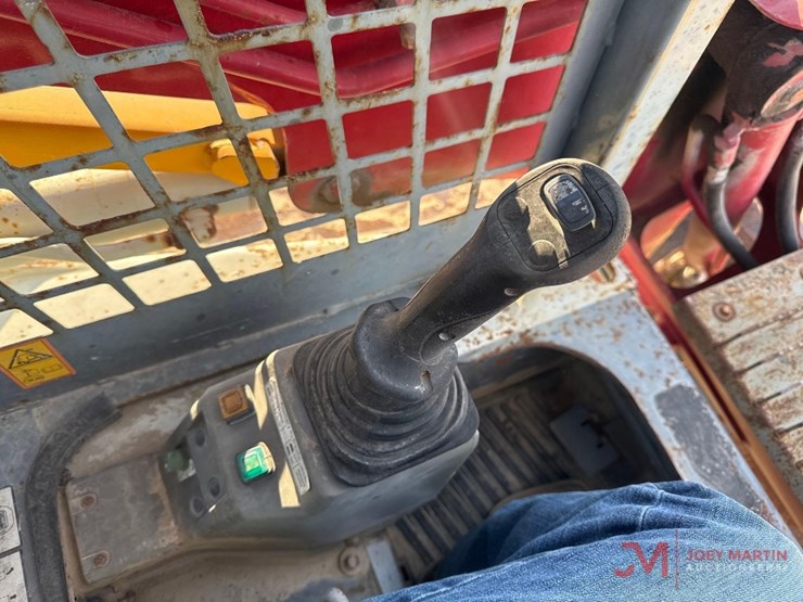 2016-takeuchi-tl8-image-13