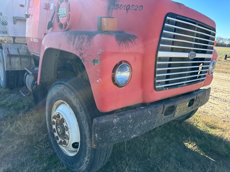 1974-ford-9000-image-34