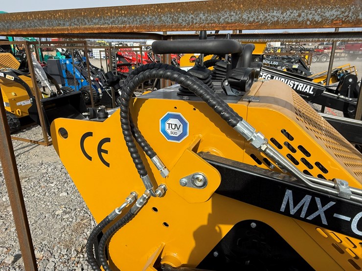 #82-•-unused-agt-mx-crt23-stand-on-tracked-loader-mxcrt232025j00637-inv#-35702-image-8