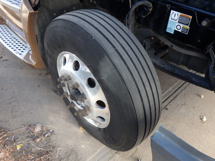 2022-kenworth-t680-image-25