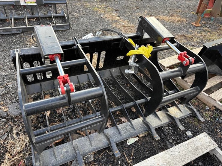 60in-skid-loader-grapple-bucket-image-1