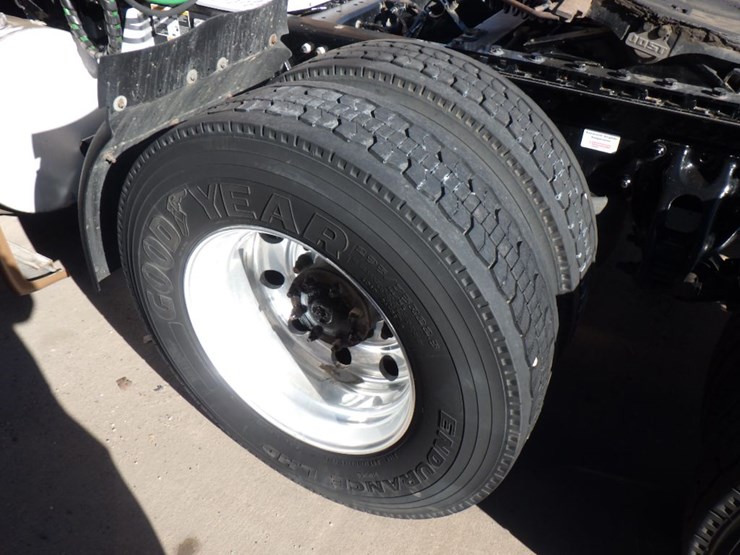 2022-kenworth-t680-image-13