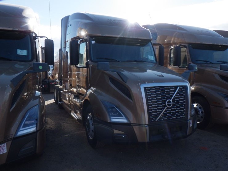 2022-volvo-vnl-760-image-3