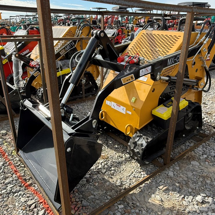 #82 • Unused AGT MX-CRT23 Stand-On Tracked Loader MXCRT232025J00637 Inv# 35702