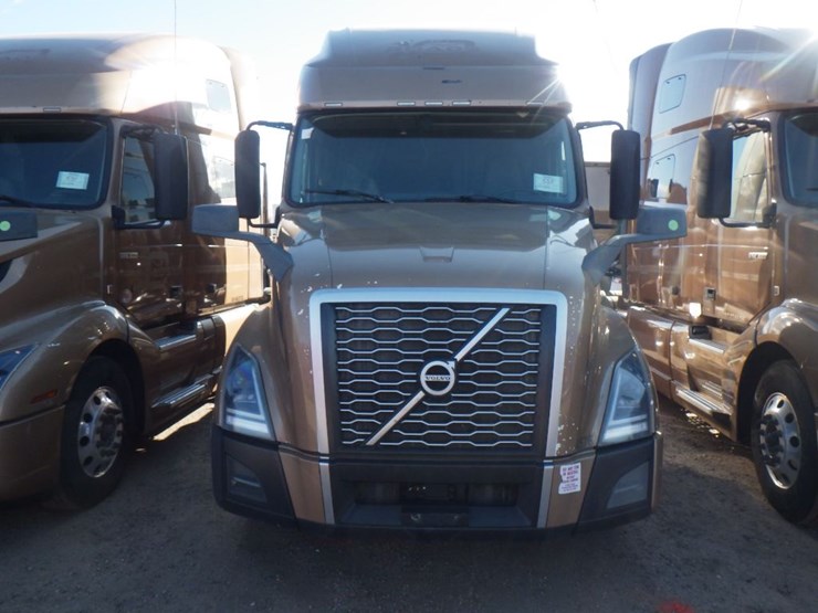 2022-volvo-vnl-760-image-2