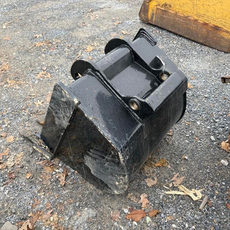 X-Change Bucket for a Bobcat Excavator