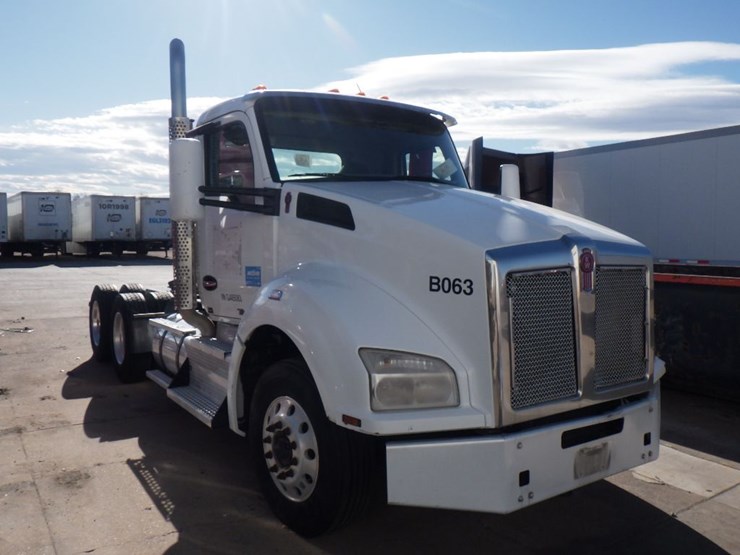 2016-kenworth-t880-image-3
