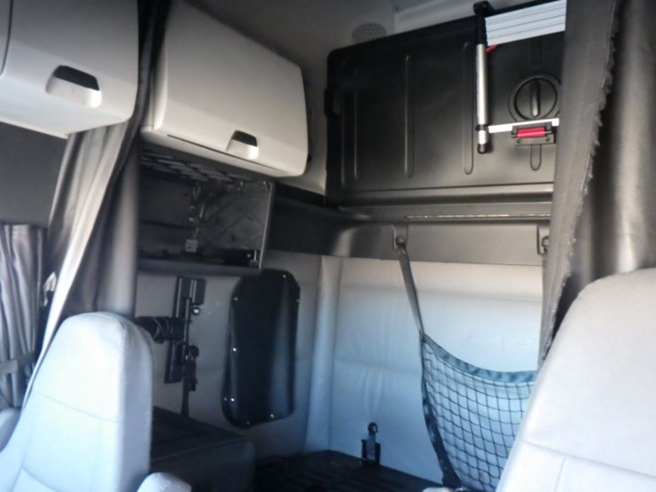 2022-freightliner-cascadia-126-image-21