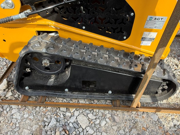 #82-•-unused-agt-mx-crt23-stand-on-tracked-loader-mxcrt232025j00637-inv#-35702-image-10