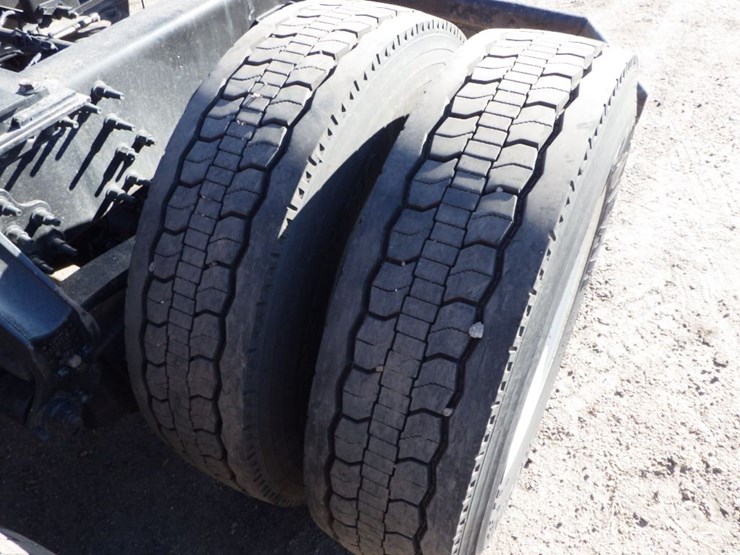 2021-volvo-vnl-300-image-17