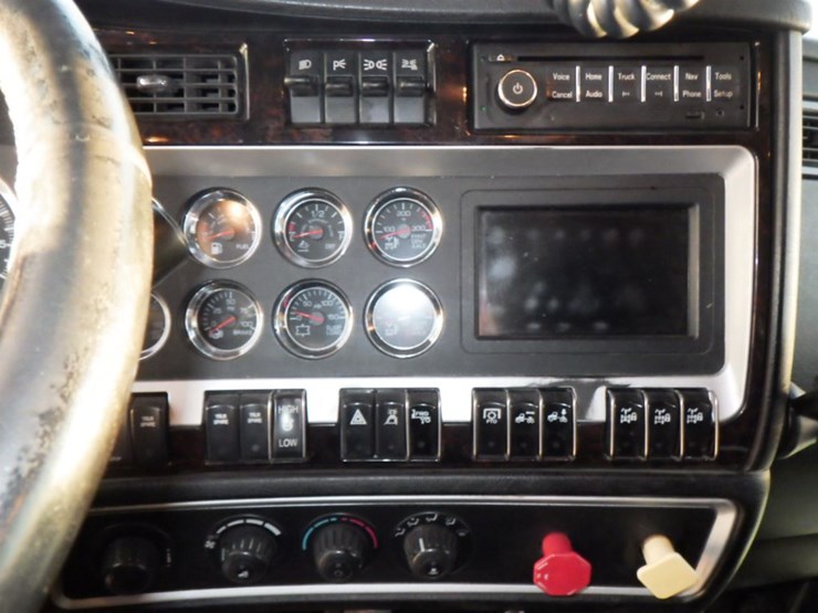 2014-kenworth-t800-image-22