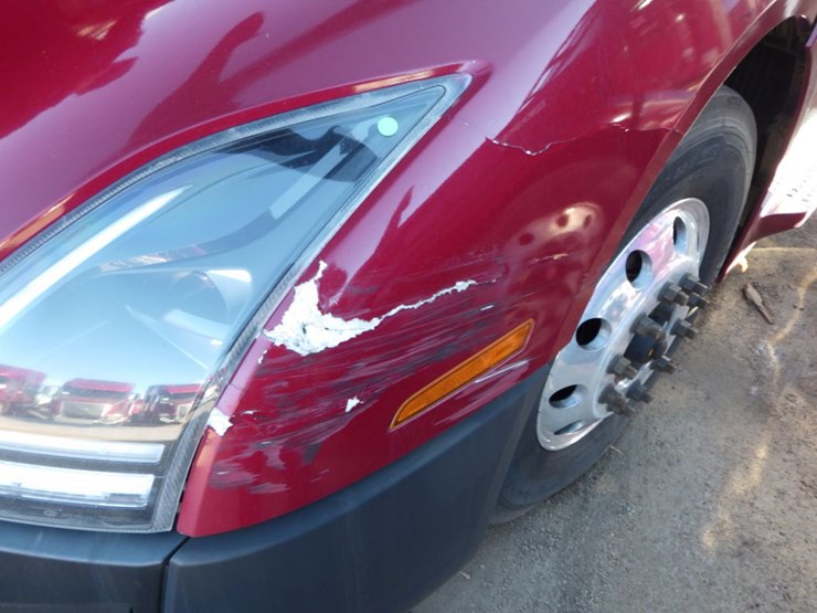 2021-volvo-vnl-300-image-25