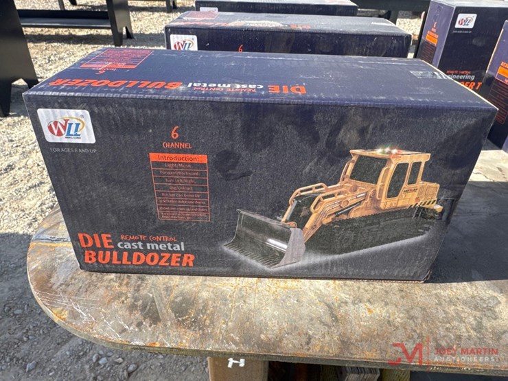 remote-control-die-cast-metal-bulldozer-image-1