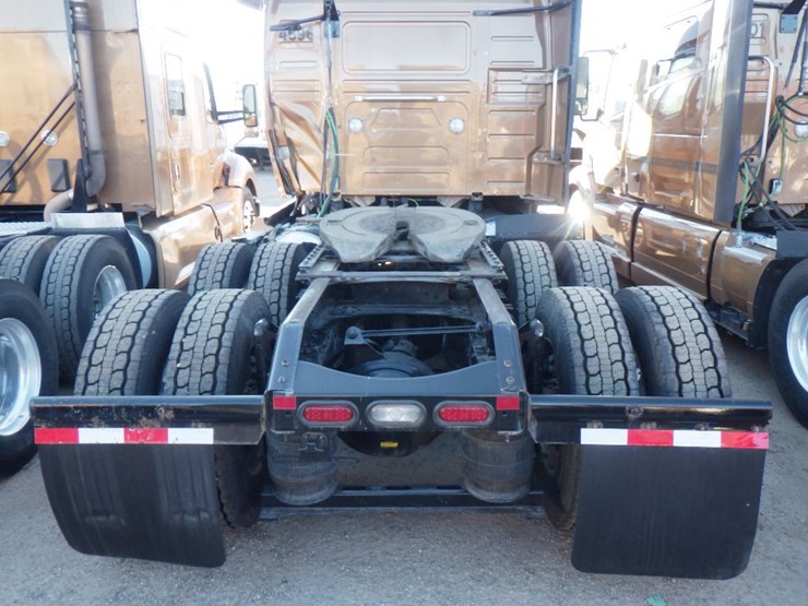 2023-volvo-vnl-760-image-8