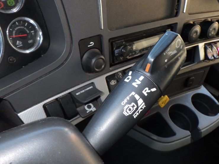 2022-kenworth-t680-image-21